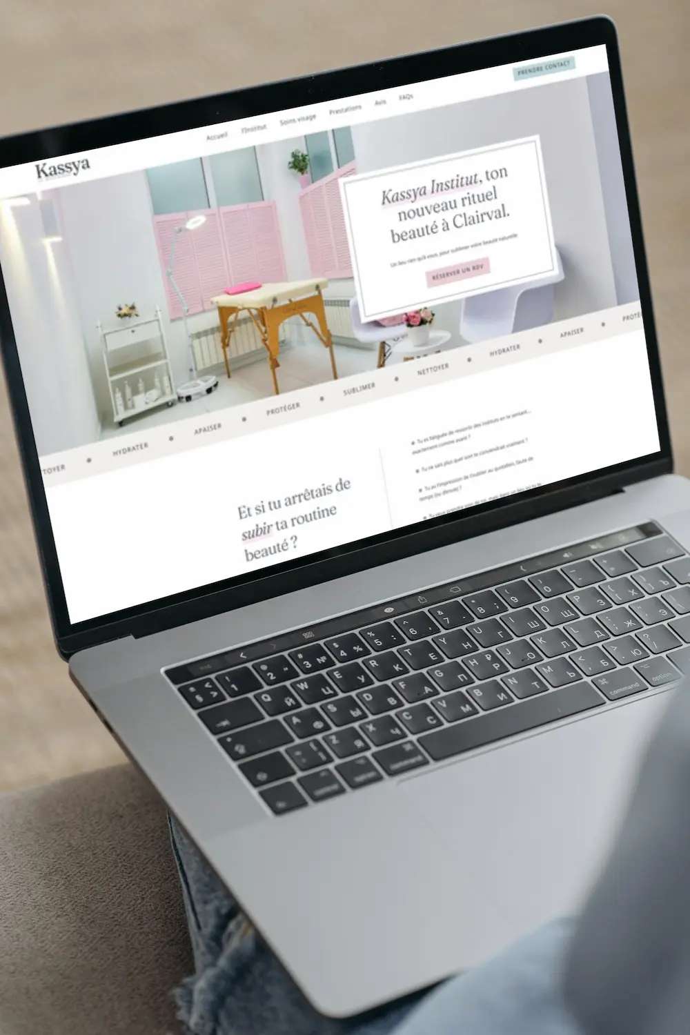 mockup-institut-kassyaa-devbloom-service